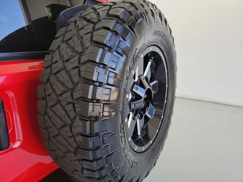 Used 2021 Jeep Wrangler Unlimited Rubicon w/ Dual Top Group AWD/4WD image 8