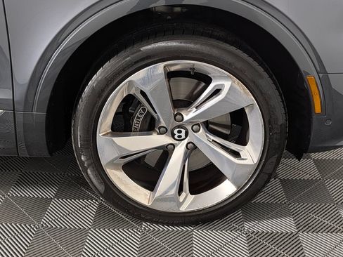 Used 2022 Bentley Bentayga AWD/4WD image 14