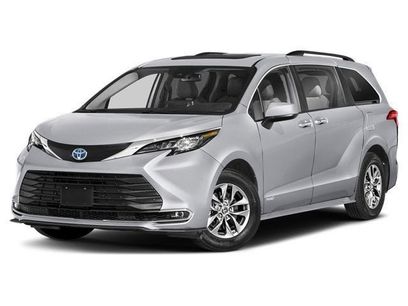 Used 2022 Toyota Sienna XLE