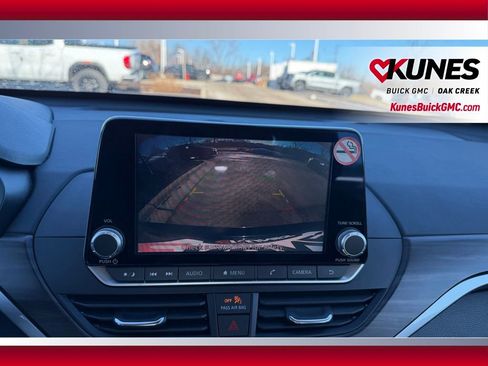 Used 2024 Nissan Altima 2.5 SV image 23