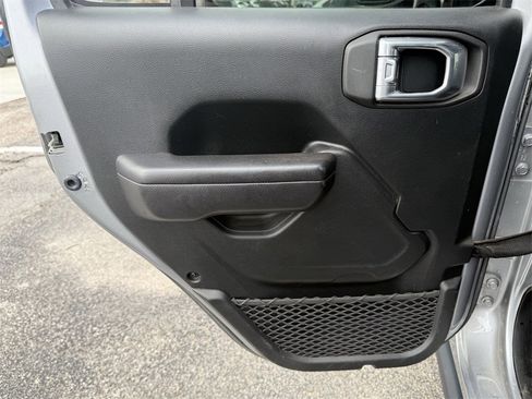 Used 2021 Jeep Gladiator Willys image 23