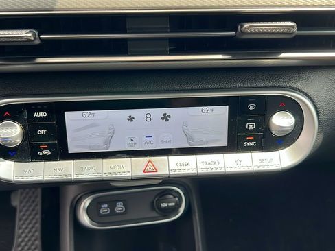 Used 2025 Genesis GV60 Advanced image 32