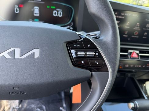 Used 2025 Kia Niro LX FWD image 16