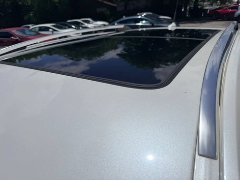 Used 2010 Cadillac SRX Luxury FWD image 7