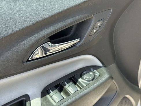Used 2023 Chevrolet Equinox LS FWD image 20