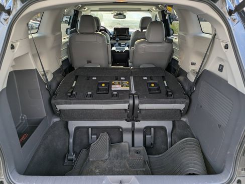 Used 2024 Toyota Sienna XLE image 13