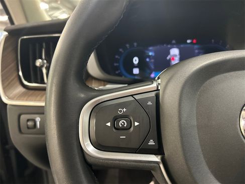 Certified 2022 Volvo XC60 B5 Momentum w/ Climate Package image 14