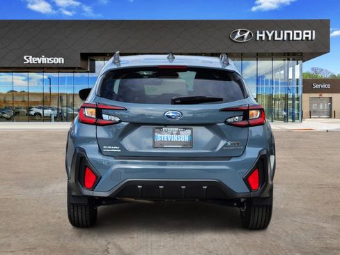 Used 2025 Subaru Crosstrek 2.0i Premium image 3