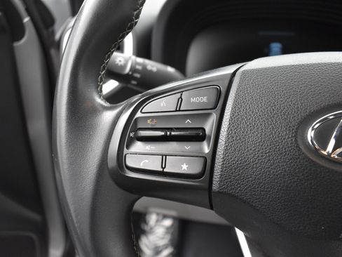 Used 2023 Hyundai Venue SEL image 9