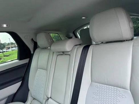 Used 2016 Land Rover Discovery Sport SE AWD/4WD image 23