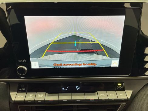 Used 2025 Toyota Camry LE FWD image 25