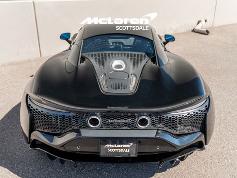 Used 2025 McLaren Artura image 17