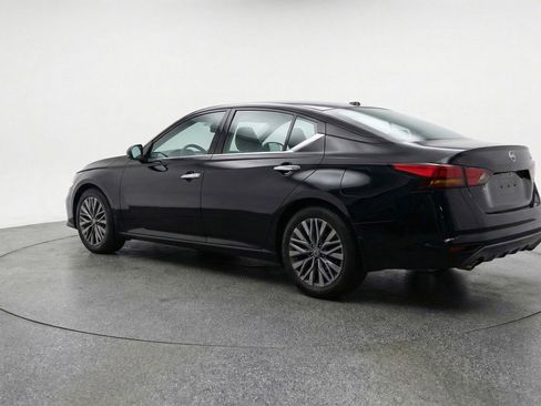 Used 2025 Nissan Altima 2.5 SV FWD image 6