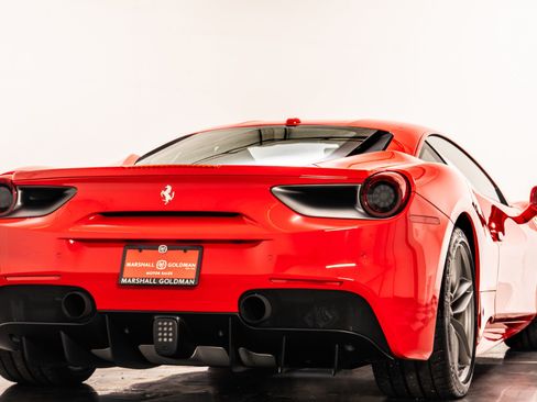 Used 2018 Ferrari 488 GTB RWD image 9