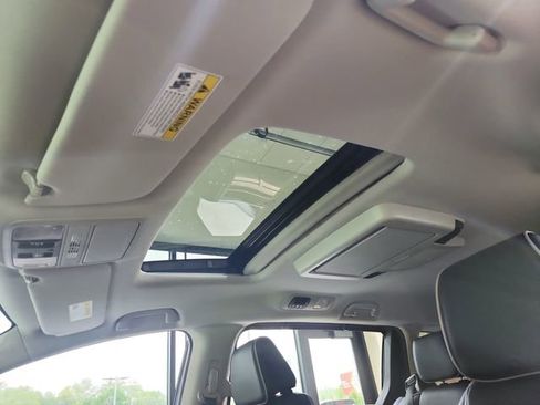 Used 2025 Honda Odyssey Elite image 14