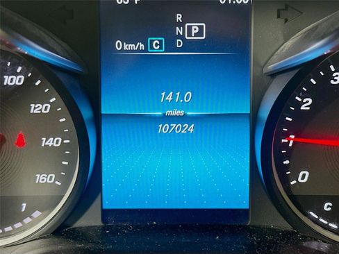 Used 2021 Mercedes-Benz GLC 300 image 4