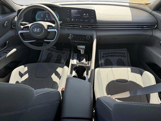 Used 2025 Hyundai Elantra Hybrid FWD image 13