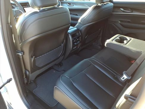 New 2025 Jeep Grand Cherokee Limited w/ Black Appearance Package image 34