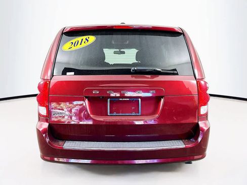 Used 2018 Dodge Grand Caravan SE w/ UConnect Hands-Free Group image 5