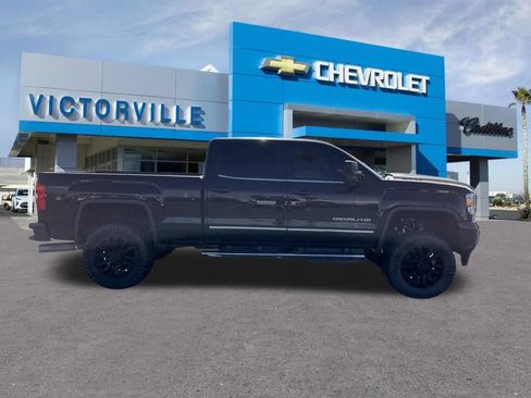 Used 2018 GMC Sierra 2500 Denali w/ Duramax Plus Package AWD/4WD image 4