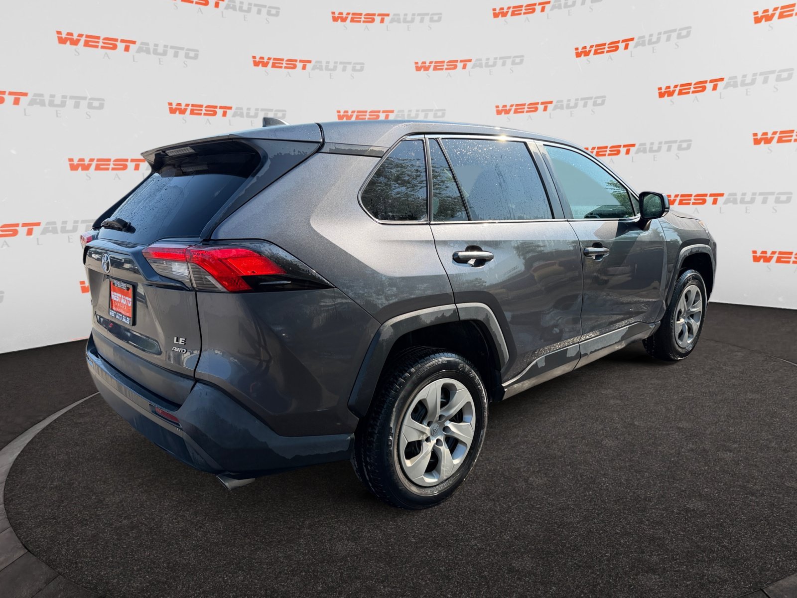 Used 2023 Toyota RAV4 LE AWD/4WD image 5