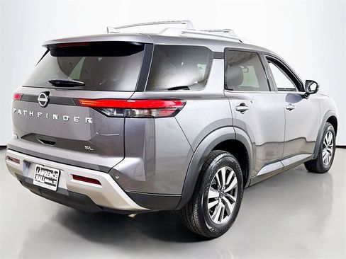 Used 2023 Nissan Pathfinder SL image 4
