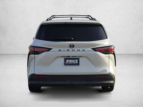 Used 2022 Toyota Sienna XLE FWD image 7