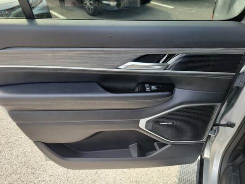 Used 2024 Jeep Wagoneer L Series II w/ Flexible Seating Group AWD/4WD image 11