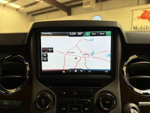 Used 2015 Ford F350 4x4 Crew Cab Super Duty image 22