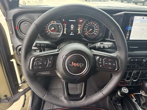 Used 2025 Jeep Wrangler Unlimited Rubicon image 23