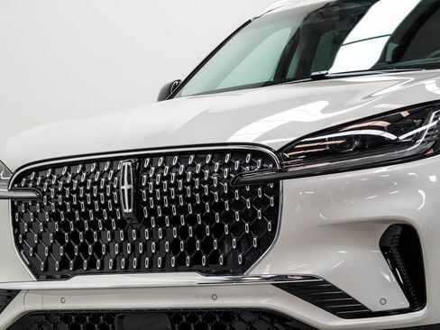 Used 2025 Lincoln Aviator Reserve w/ Equipment Group 201A image 2