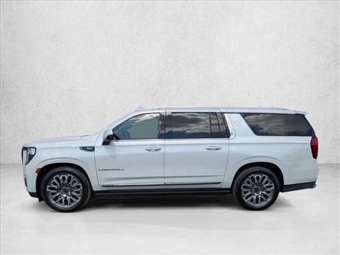 Used 2023 GMC Yukon XL Denali Ultimate AWD/4WD image 8