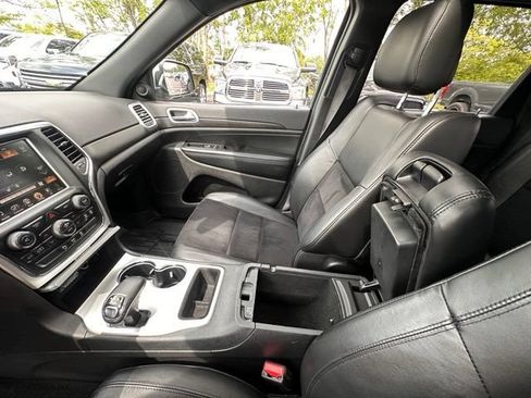 Used 2015 Jeep Grand Cherokee Altitude AWD/4WD image 28