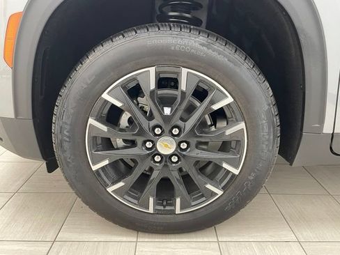 New 2026 Chevrolet Traverse LT w/ Sun and Wheel Package AWD/4WD image 8