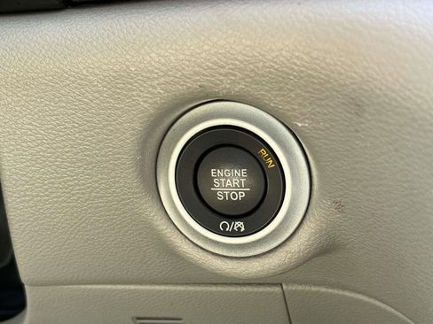 Used 2024 Chrysler Pacifica Touring-L image 24