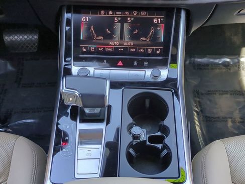 Used 2021 Audi Q8 Prestige w/ Prestige Package image 18