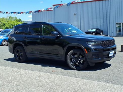 Used 2023 Jeep Grand Cherokee L Laredo AWD/4WD image 2