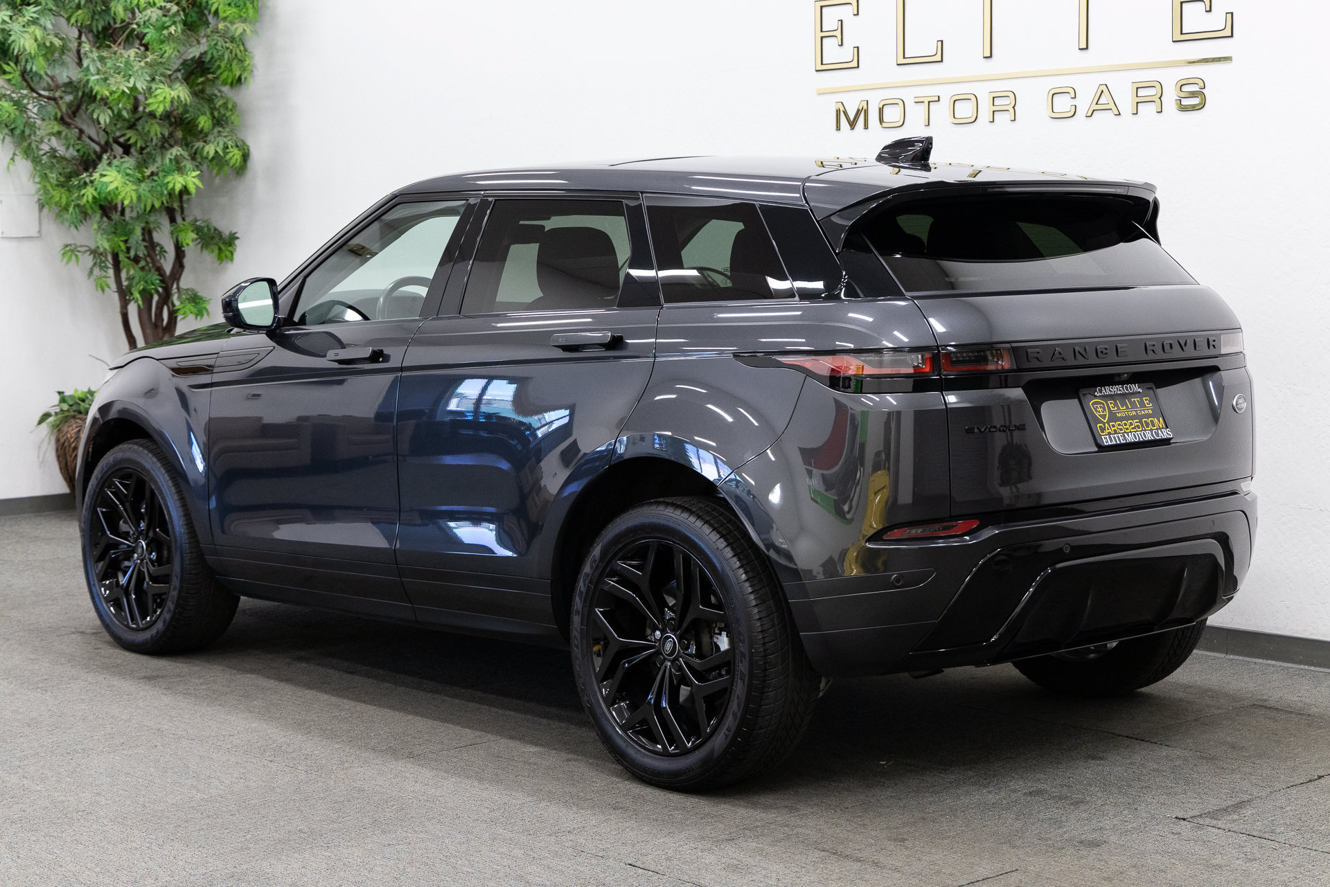 Used 2022 Land Rover Range Rover Evoque SE AWD/4WD image 3