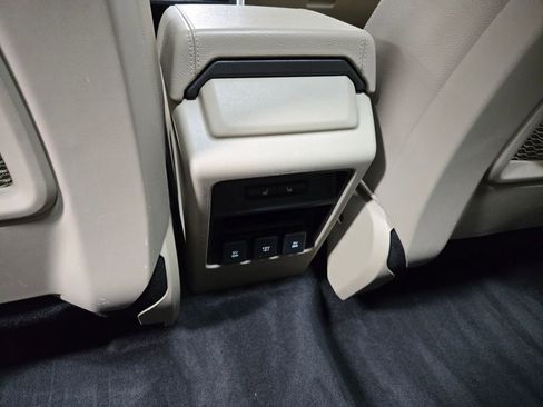 Used 2019 Land Rover Discovery Sport HSE image 33