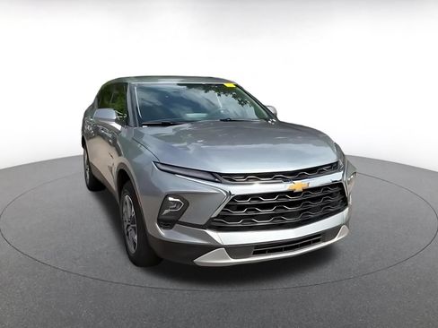 Used 2026 Chevrolet Blazer LT FWD image 3