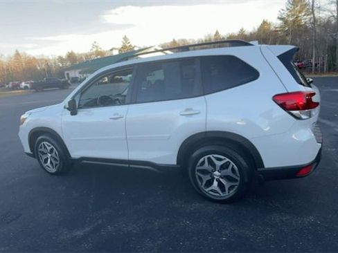 Used 2021 Subaru Forester Premium image 6