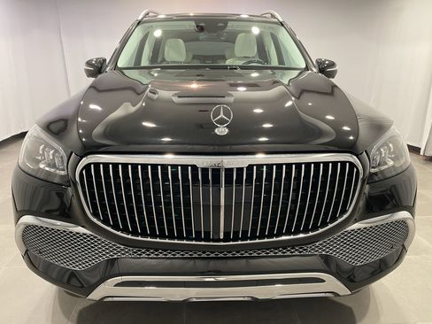Used 2023 Mercedes-Benz Maybach GLS 600 4MATIC image 2