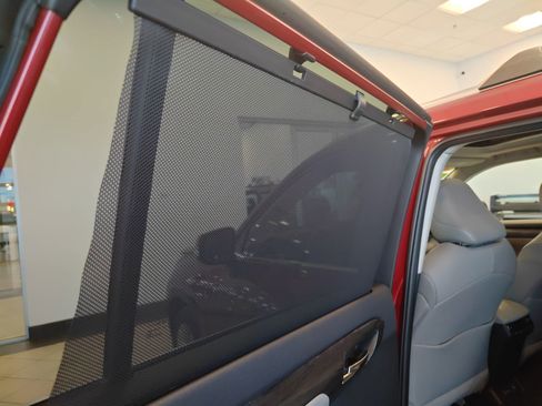 Used 2022 Toyota Highlander Platinum image 14