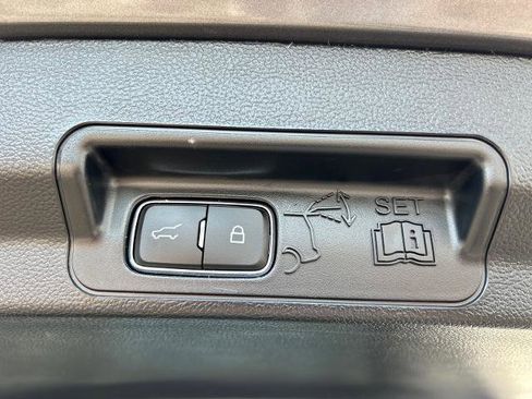 Certified 2023 Ford Explorer XLT image 17