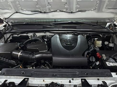 Used 2017 Toyota Tacoma SR5 image 25