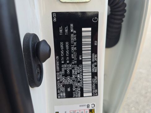 Used 2023 Toyota 4Runner Limited image 32