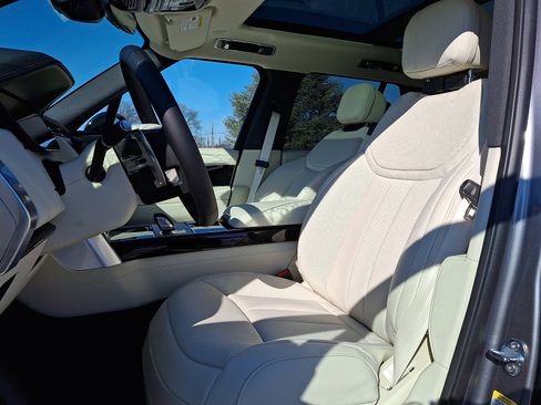 New 2026 Land Rover Range Rover SE image 3