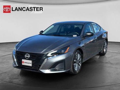 Used 2025 Nissan Altima 2.5 SV FWD image 3