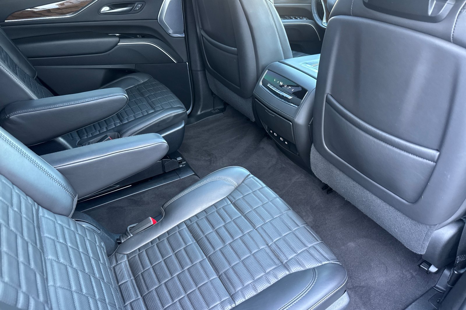 Certified 2023 Cadillac Escalade Sport Platinum w/ LPO, ONYX Package AWD/4WD image 17