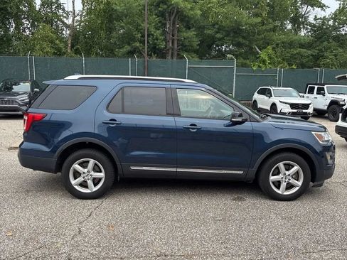 Used 2016 Ford Explorer XLT w/ Equipment Group 202A AWD/4WD image 4